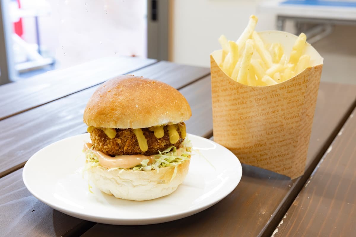 青の国バーガー、こんぶ塩ポテトの画像