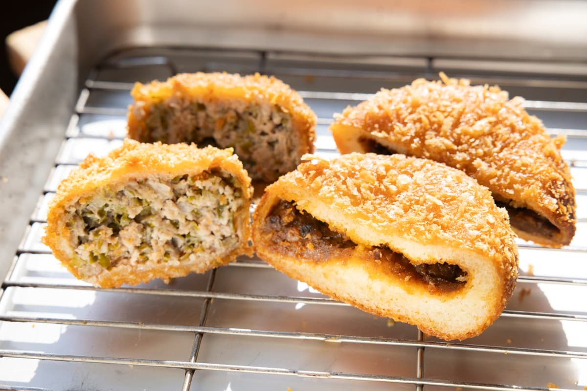 Minced Wagyu cutlet made with kelp from Fudai and Curry bread images